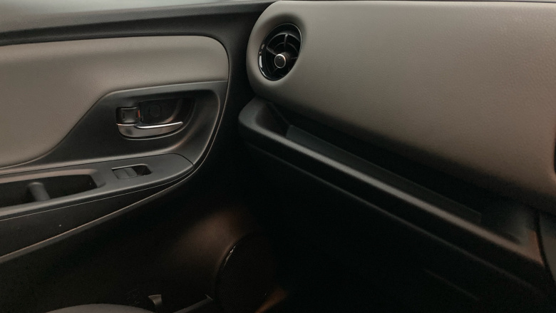 Toyota Yaris 1.5 VVT-i Icon Tech 5dr Petrol Hatchback